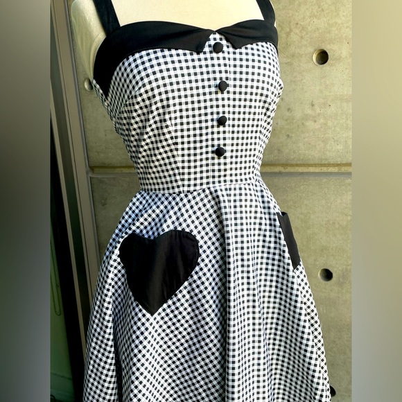 Pinup Couture Dresses & Skirts - Rare pinup black and white Betty Swing heart pocket dress by Pinup Couture